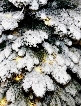 Ель Кремлевская в горшке (снег, встроенные лампочки)